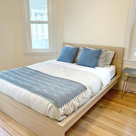 Best Location At Harvard University! 4 Bedroom Apartment! Two Units Available! Cambridge Eksteriør bilde