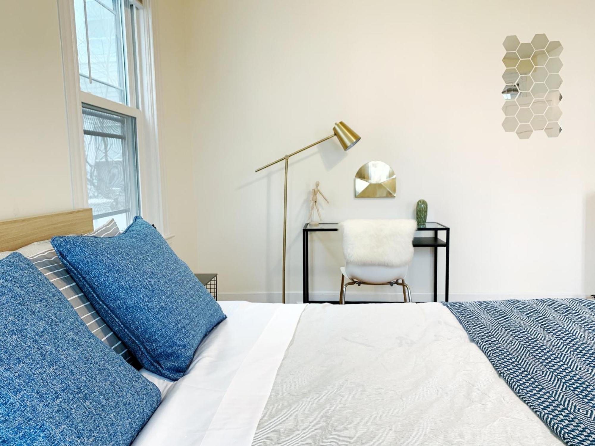 Best Location At Harvard University! 4 Bedroom Apartment! Two Units Available! Cambridge Eksteriør bilde